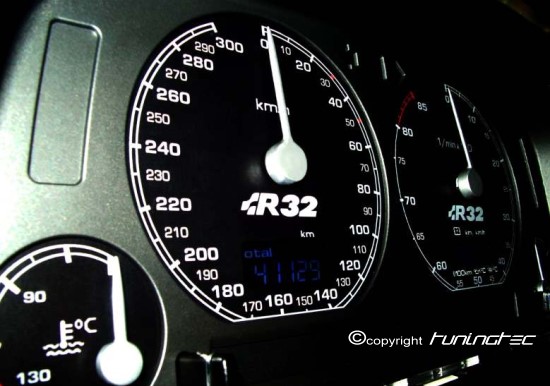 Tachoumbau R32-Style